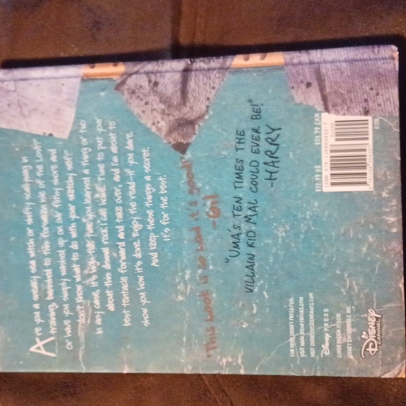 DESCENDANT 2,  UMMA'S WICKED BOOK,RISE OF THE ISLE OF THE LOST. - Picture 4 of 6